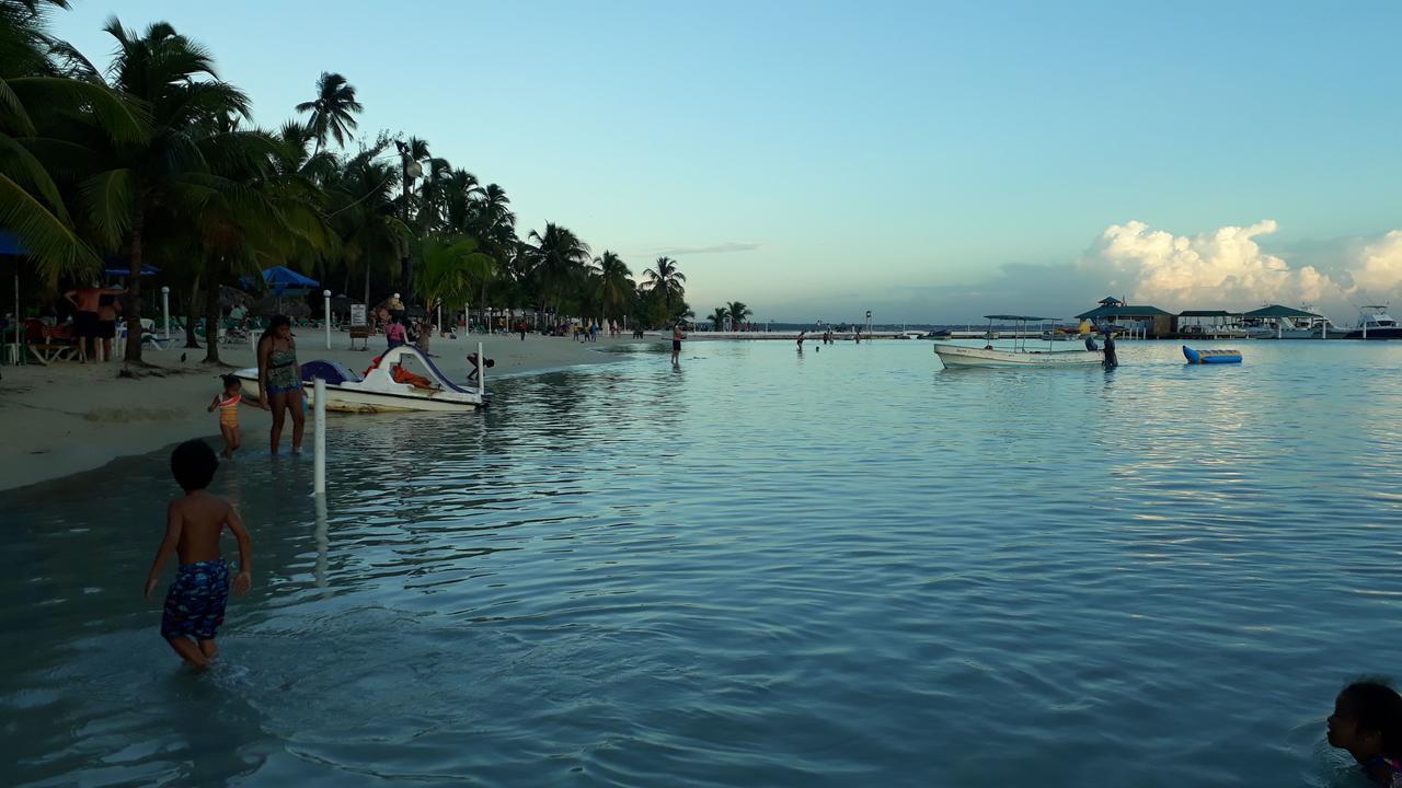 Hotel & Restaurante Espanol Luz De Luna Boca Chica Eksteriør bilde